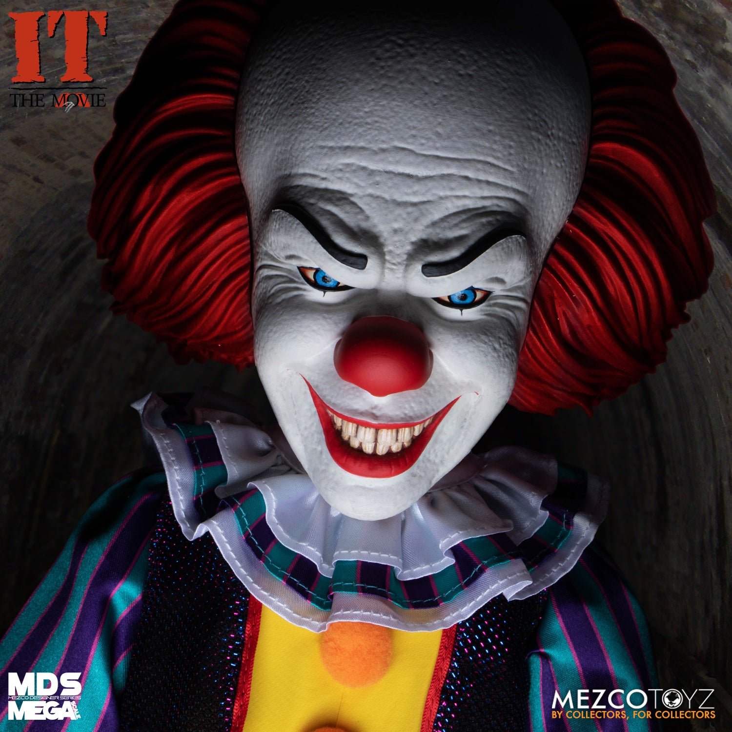 Pennywise (1990) Mega Scale Figure with Sound | Mezco MDS
