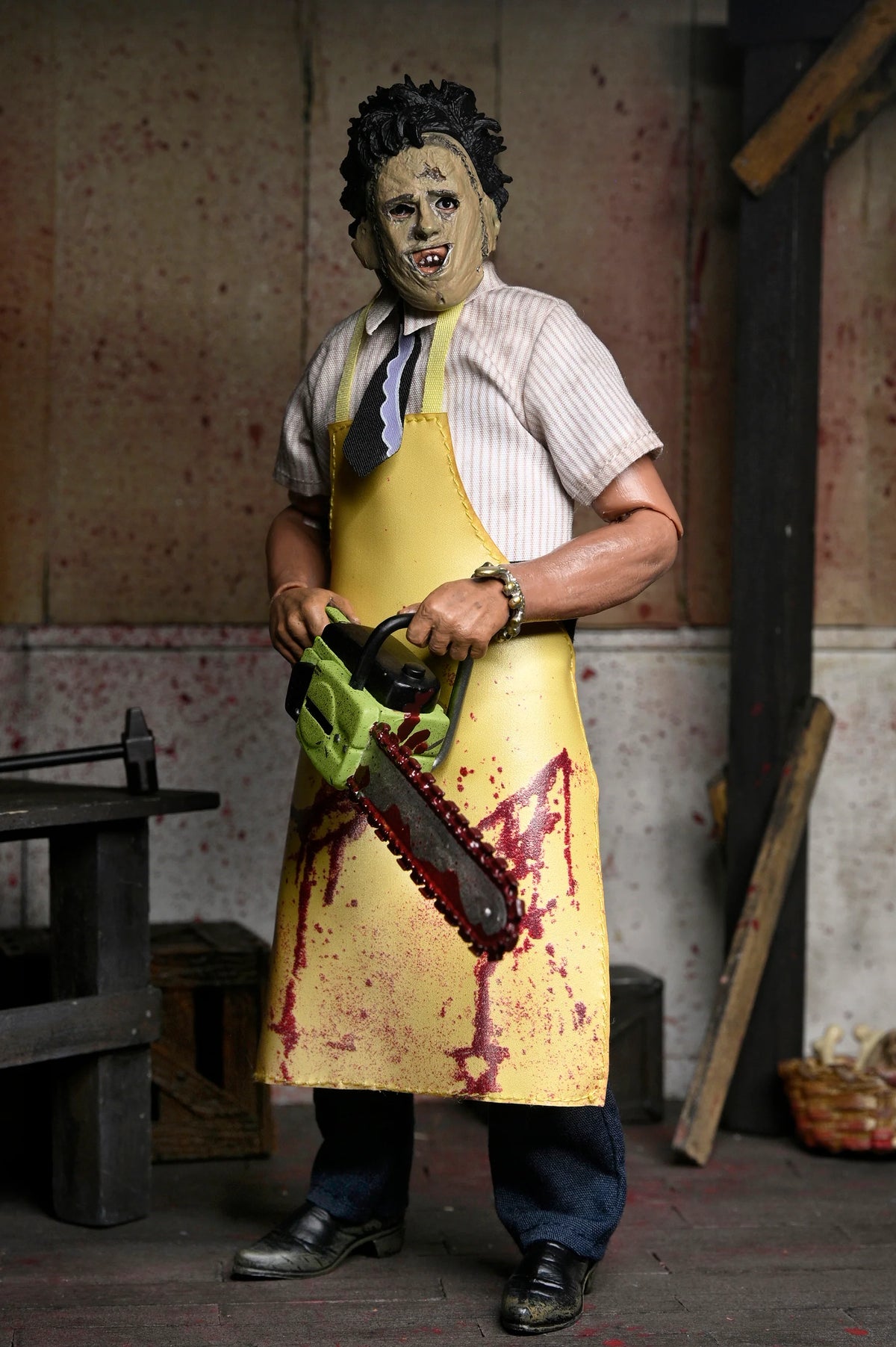 TEXAS CHAINSAW MASSACRE LEATHERFACE CLOTHED FIGURE - Action Figures - Horror