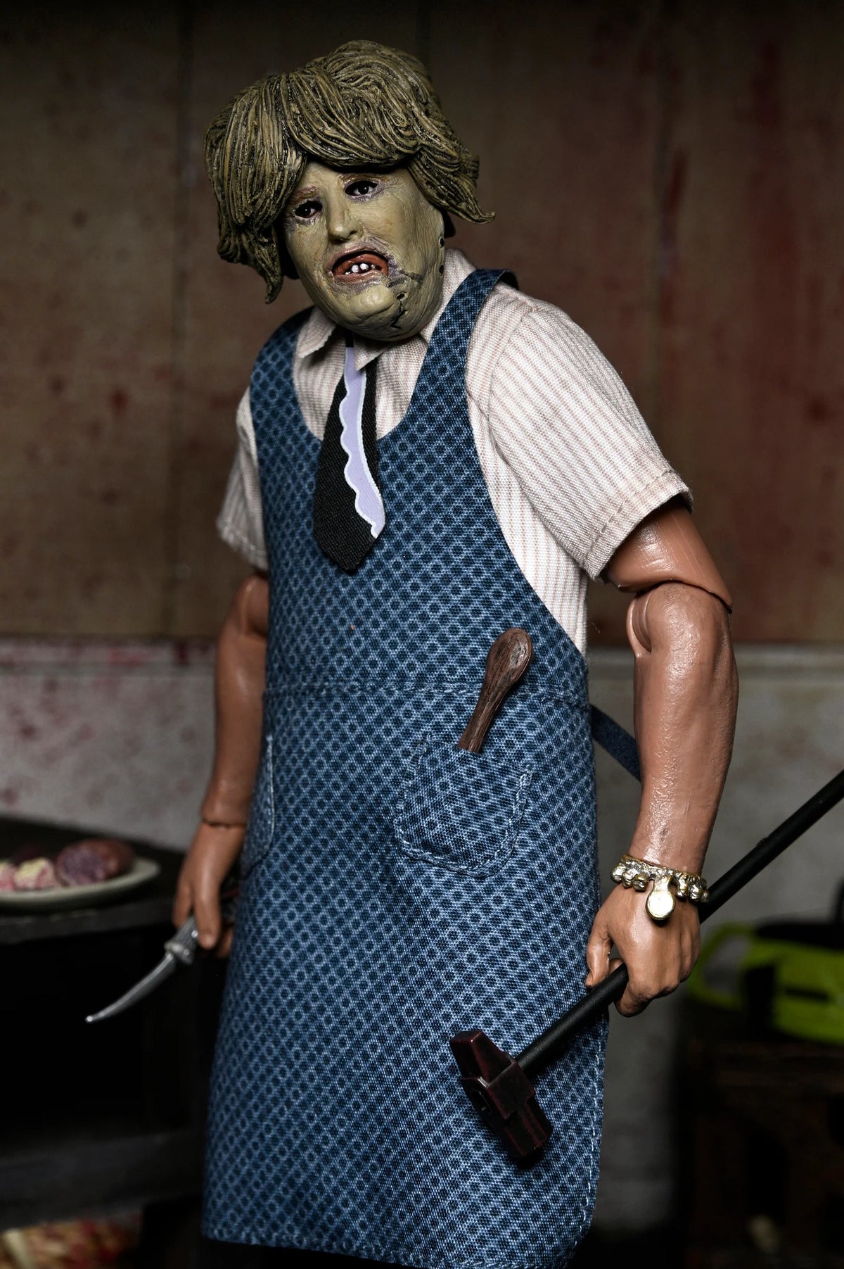 TEXAS CHAINSAW MASSACRE LEATHERFACE (OLD LADY MASK) CLOTHED FIGURE - Action Figures - Horror