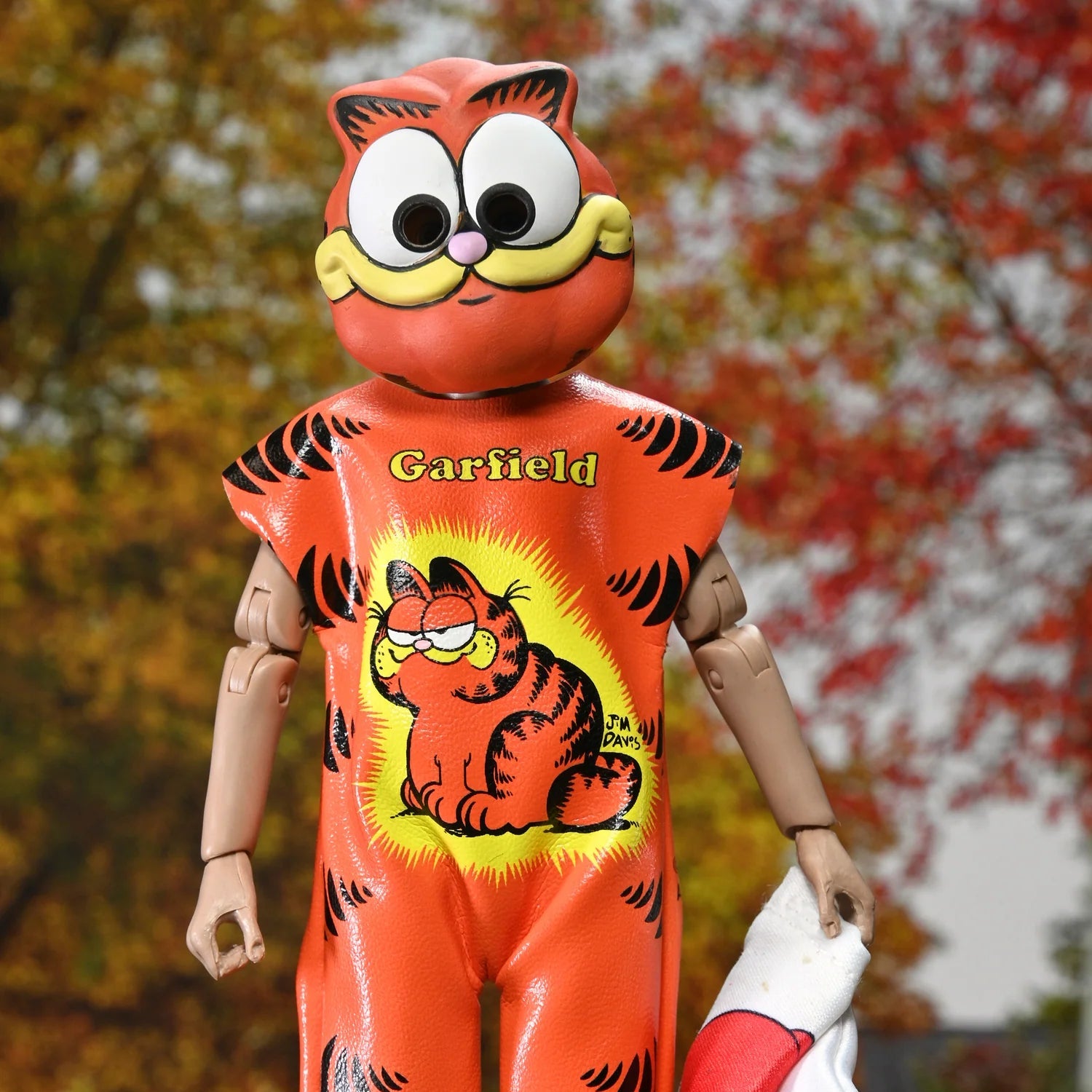 Garfield – NECA Ben Cooper Costume Series Figure
