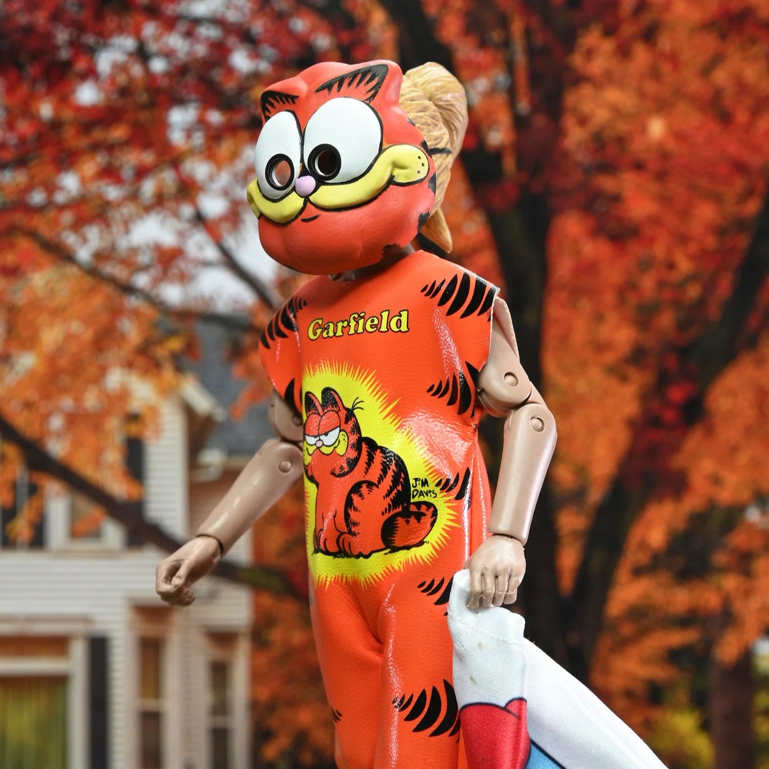 Garfield – NECA Ben Cooper Costume Series Figure