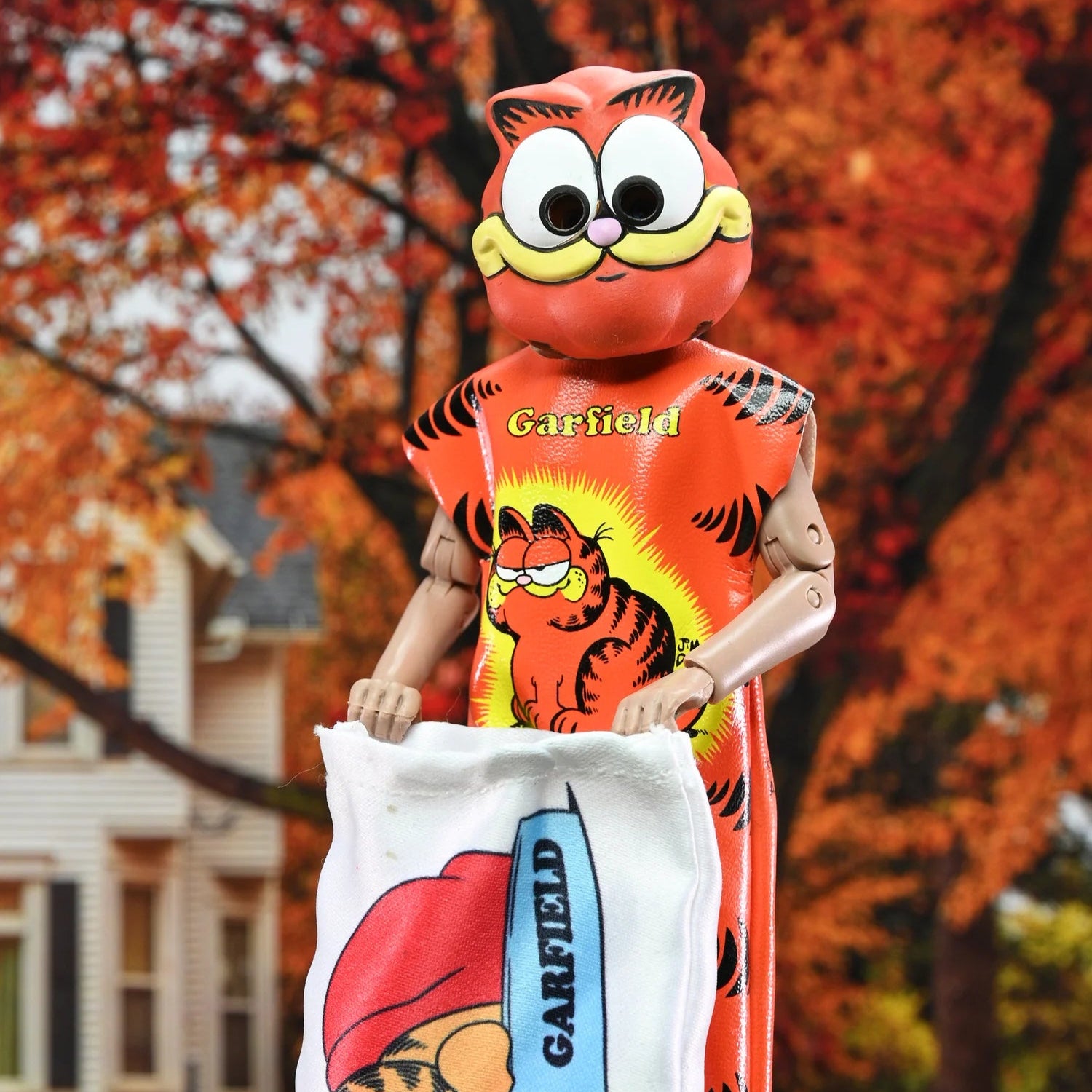Garfield – NECA Ben Cooper Costume Series Figure