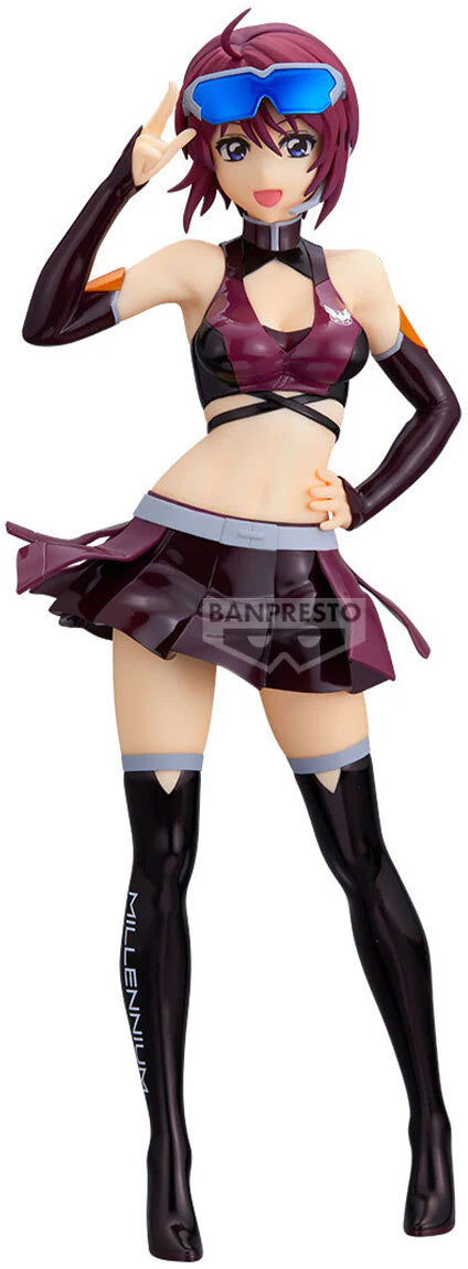 Action figure of a LUNAMARIA HAWKE in a purple outfit with black boots on a white background