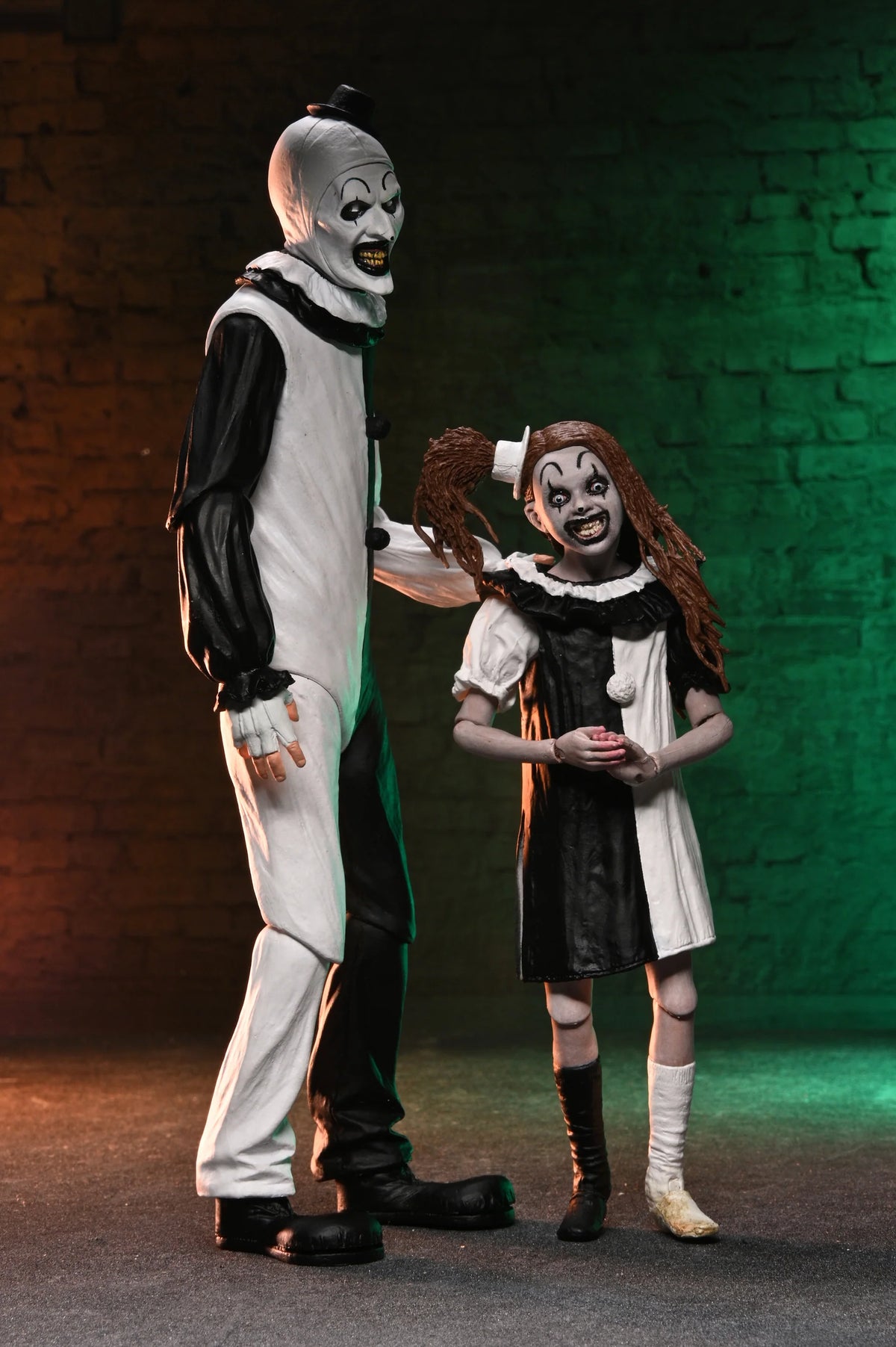 Terrifier 2 Ultimate Art the Clown & The Little Pale Girl 7-Inch Scale Figure 2-Pack - Action Figures - Horror