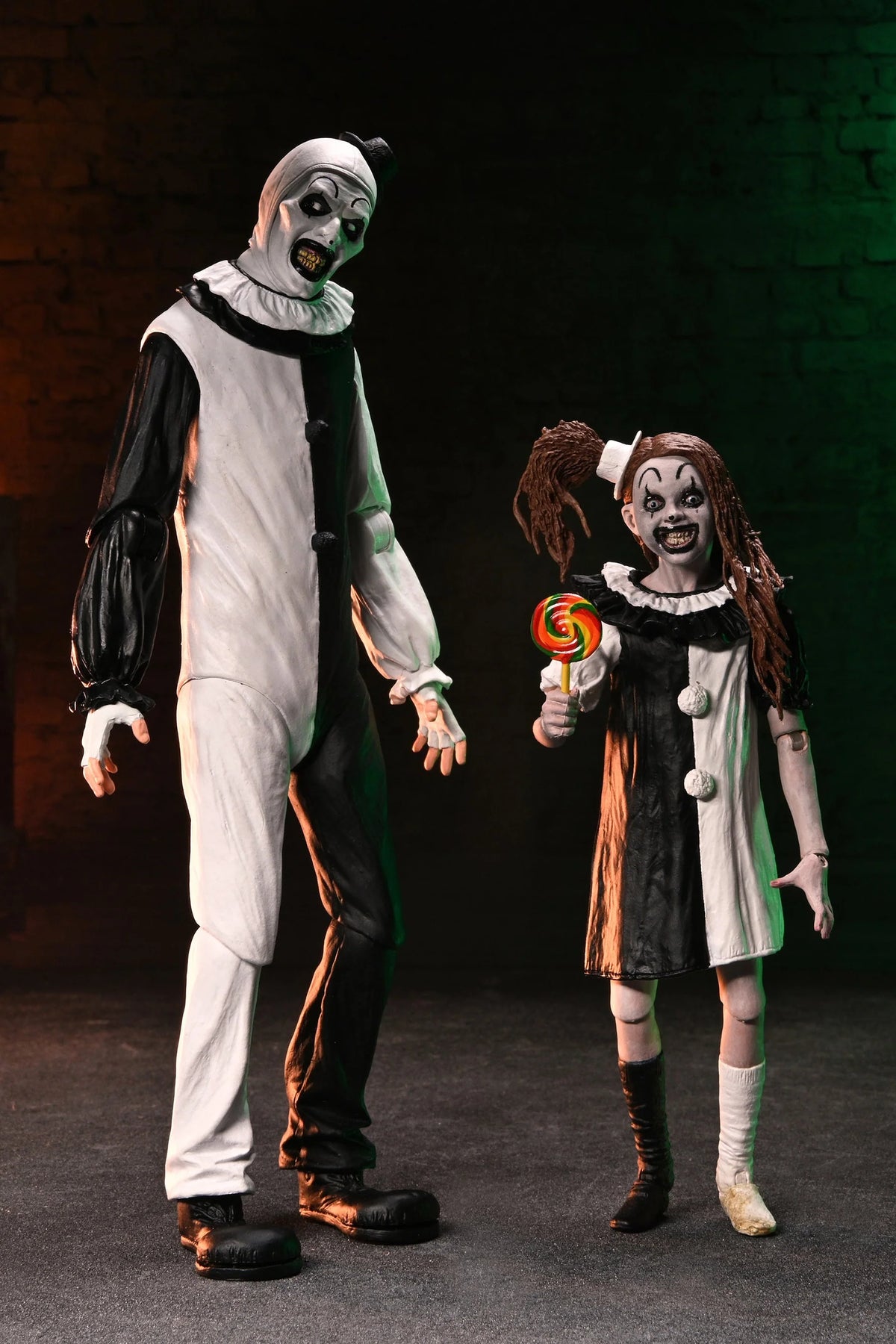 Terrifier 2 Ultimate Art the Clown & The Little Pale Girl 7-Inch Scale Figure 2-Pack - Action Figures - Horror