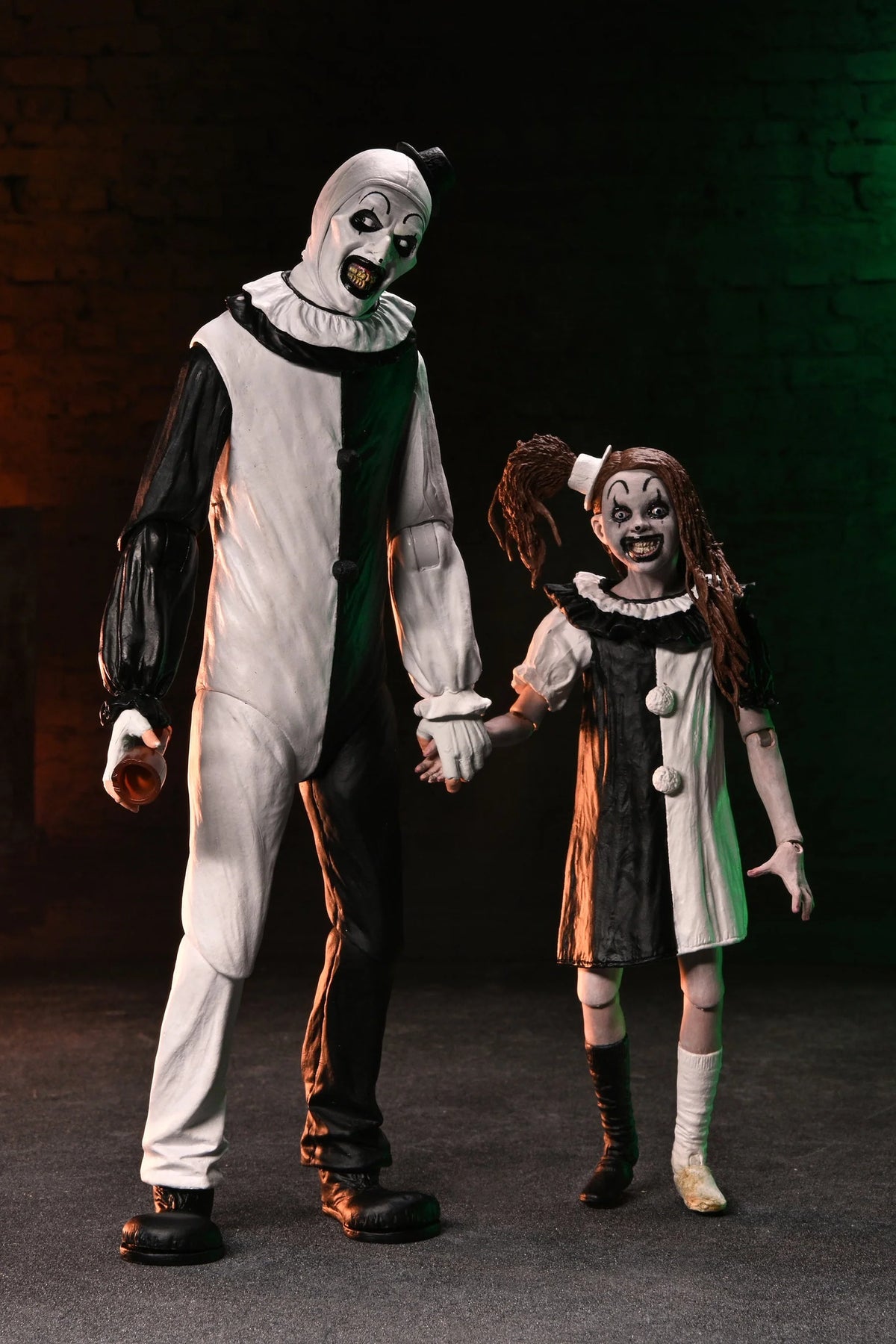 Terrifier 2 Ultimate Art the Clown & The Little Pale Girl 7-Inch Scale Figure 2-Pack - Action Figures - Horror