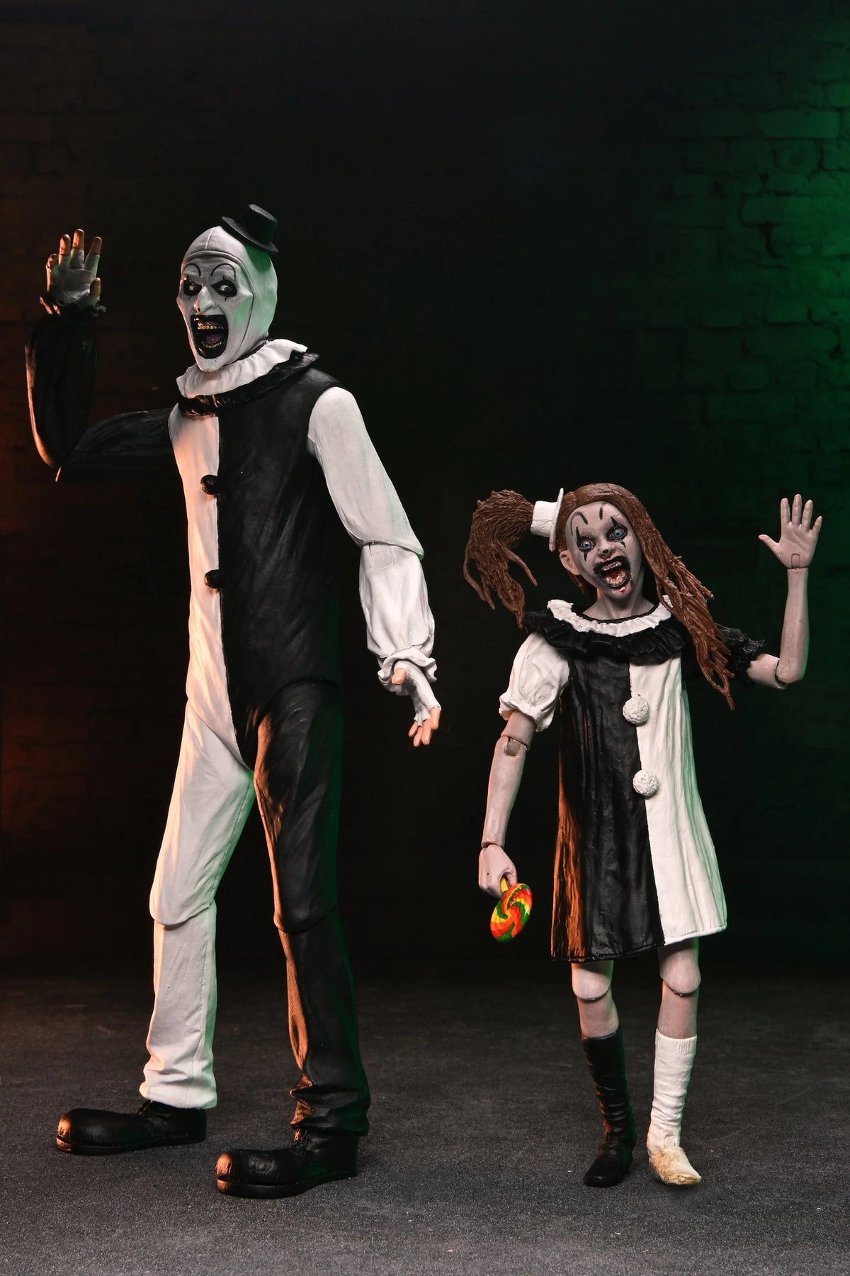 Terrifier 2 Ultimate Art the Clown & The Little Pale Girl 7-Inch Scale Figure 2-Pack - Action Figures - Horror