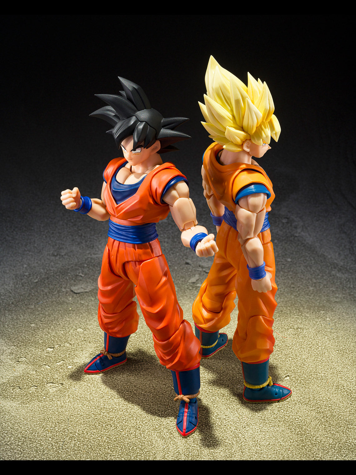 Son Goku S.H.Figuarts interchangeable hands, facial expressions, and alternate wind-swept hair parts.