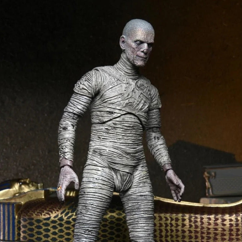 Universal Monsters – The Mummy (Boris Karloff) Ultimate B&W Figure by NECA