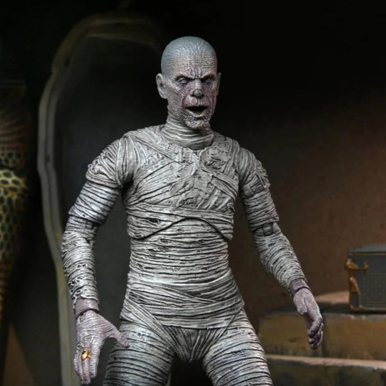 Universal Monsters – The Mummy (Boris Karloff) Ultimate B&W Figure by NECA