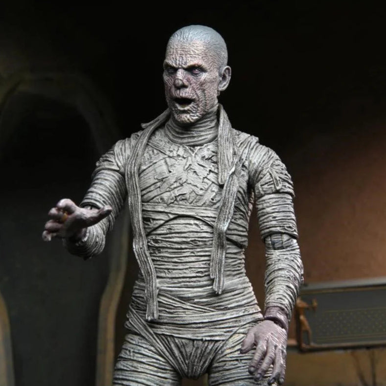 Universal Monsters – The Mummy (Boris Karloff) Ultimate B&W Figure by NECA