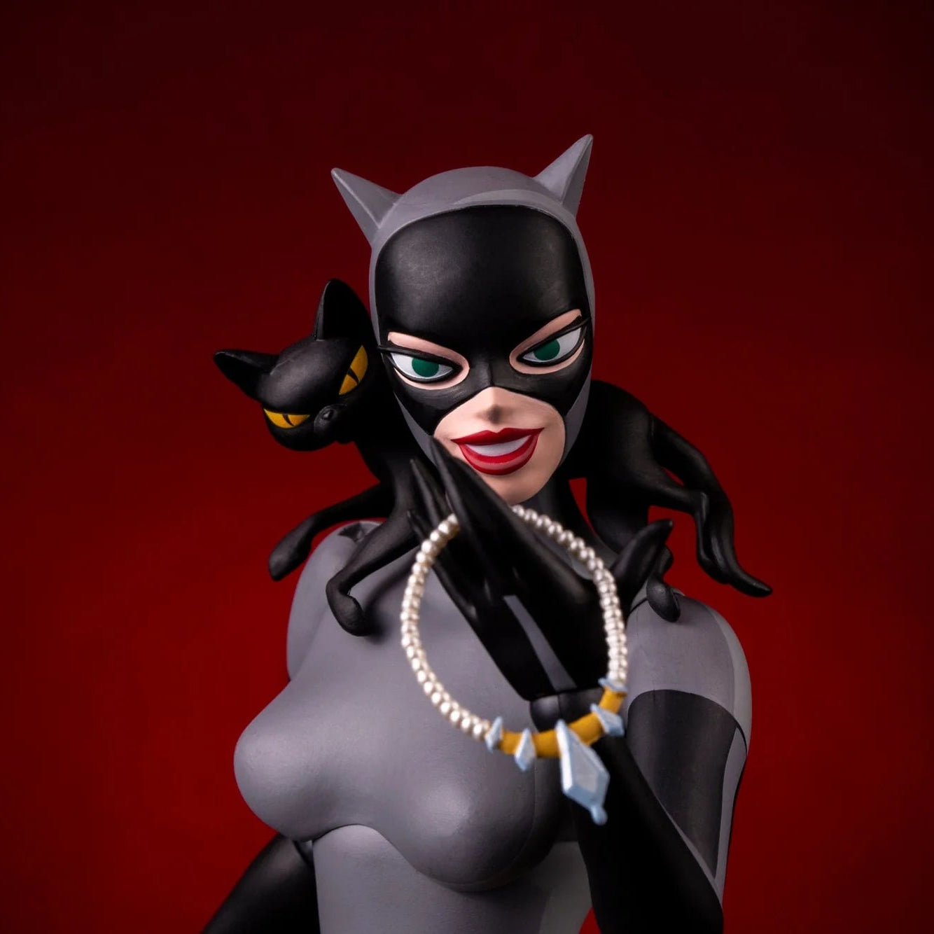 Catwoman – Batman: The Animated Series 1/6 Scale Figure | Mondo