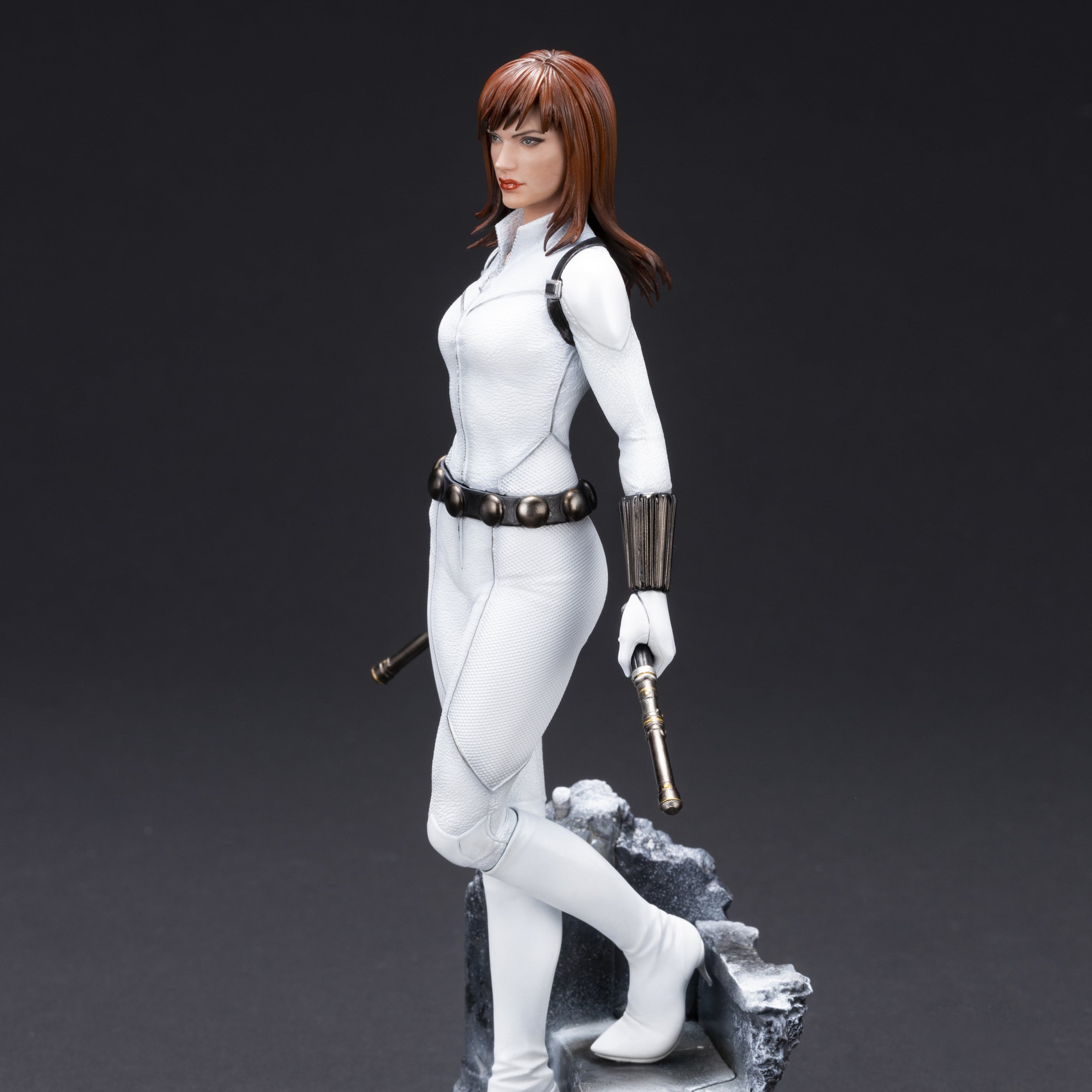 Black Widow (White Costume) – Kotobukiya ArtFX Premier Statue
