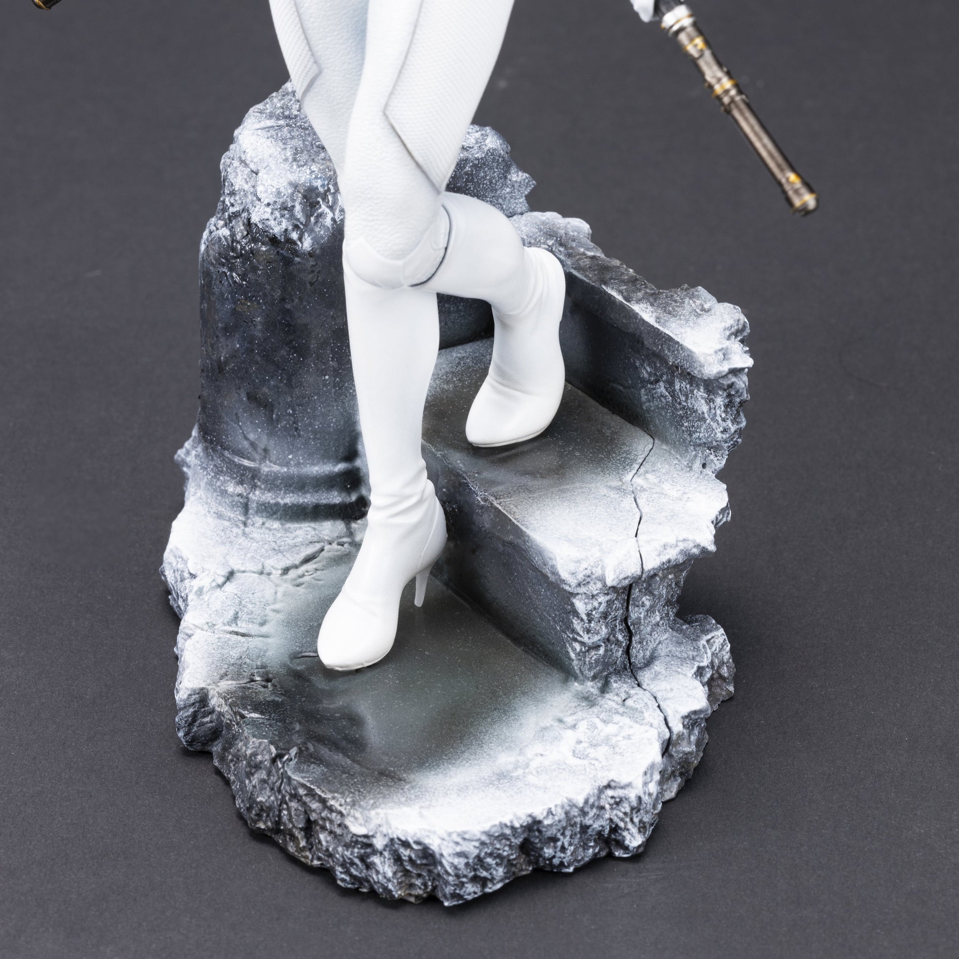 Black Widow (White Costume) – Kotobukiya ArtFX Premier Statue