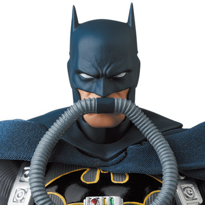Batman (Stealth Jumper Suit) – DC Comics: Hush – Mafex Action Figure