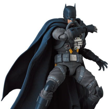 Batman (Stealth Jumper Suit) – DC Comics: Hush – Mafex Action Figure